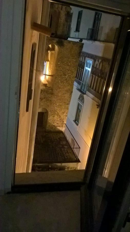 Vicolo Dei Sartori Hotel Салерно Екстериор снимка